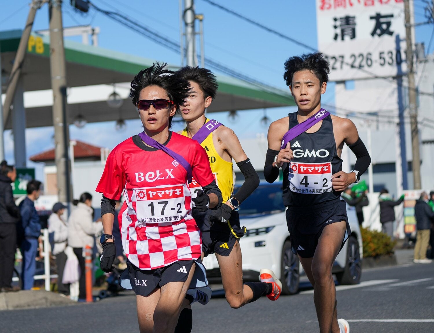 平林や鈴木といった箱根駅伝のスターを含め、実に22人を抜き去った吉田　©Satoshi Wada