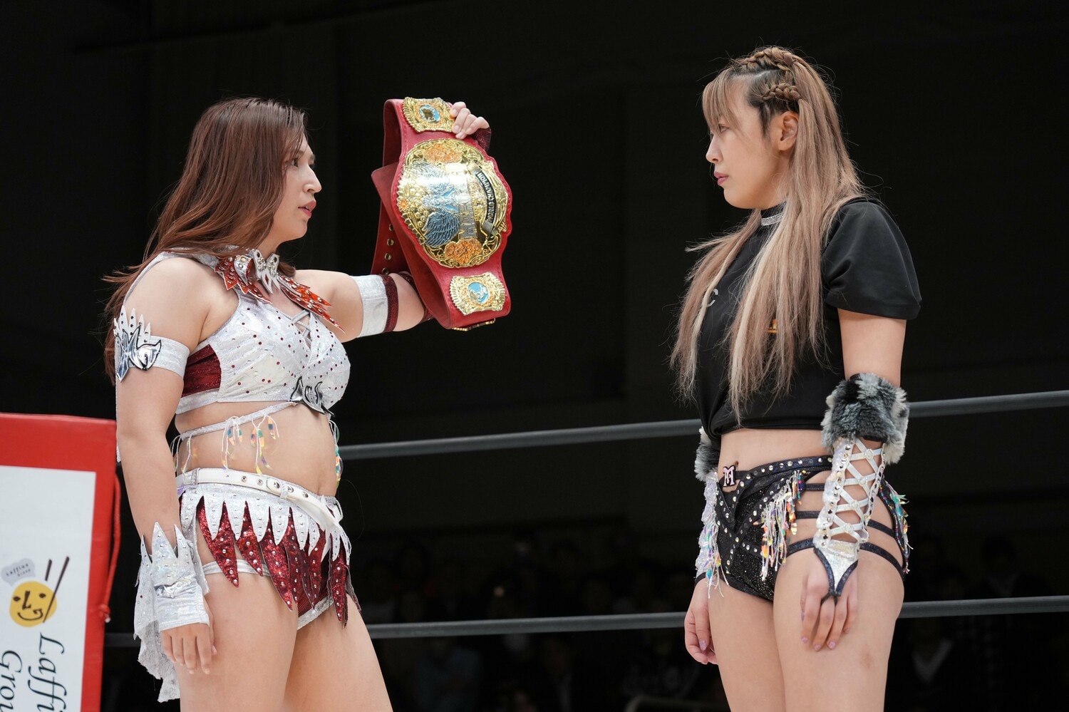 桜井麻衣はワールド王者・青野未来の赤いベルトへの挑戦を表明した。11月17日、後楽園ホール　©Essei Hara