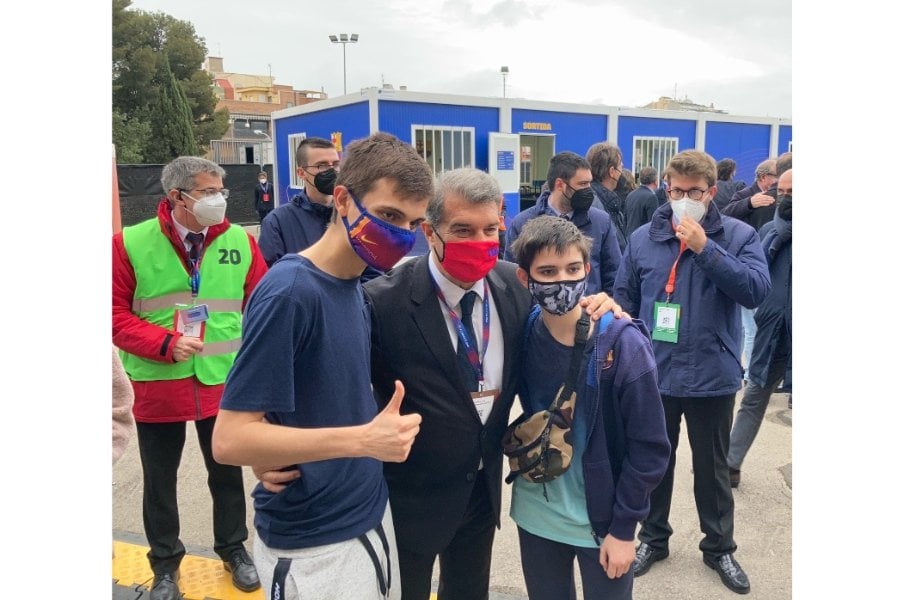 ソシオと肩を組むラポルタ©Taku Kudo