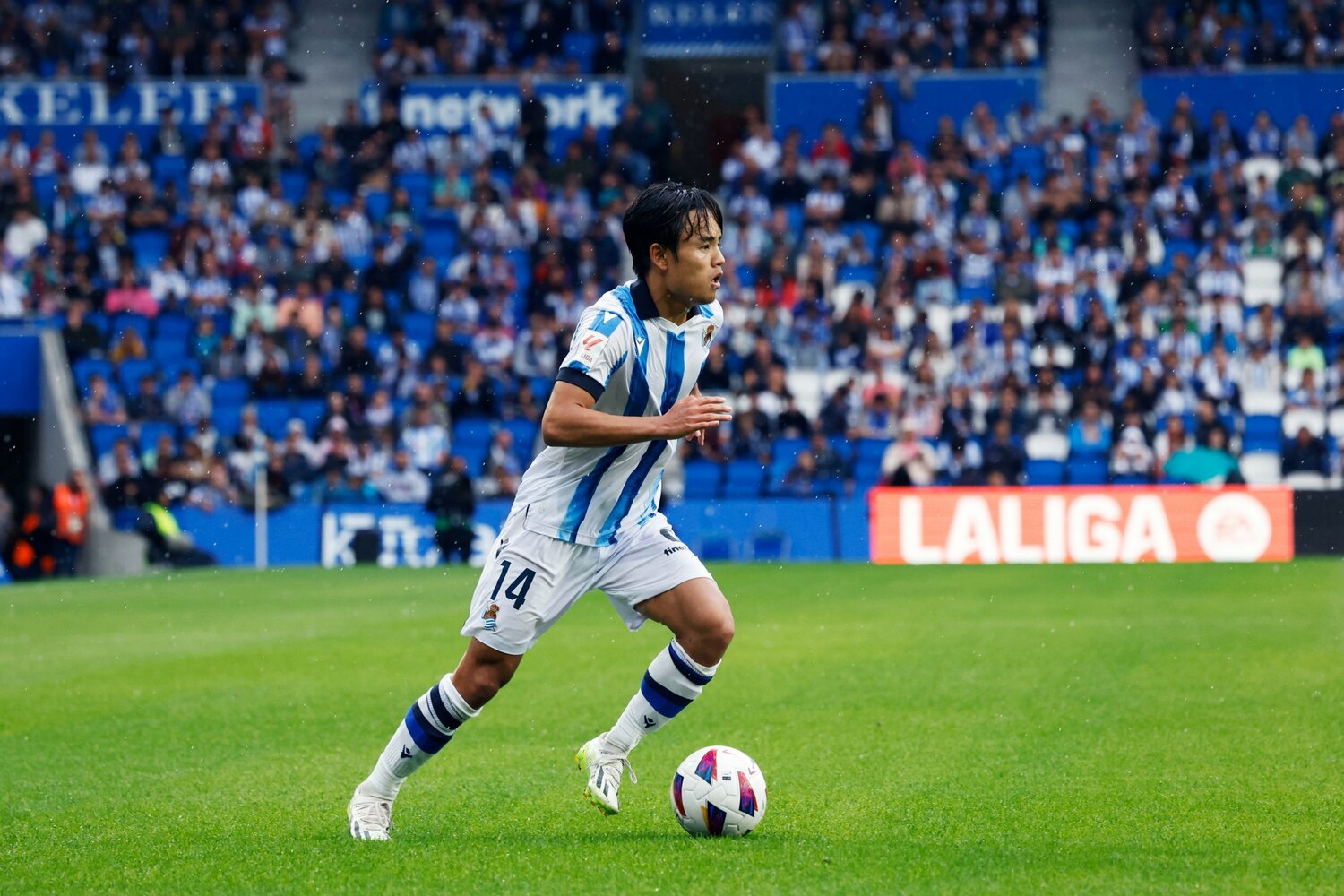 右サイドからの鮮やかなカットインから……