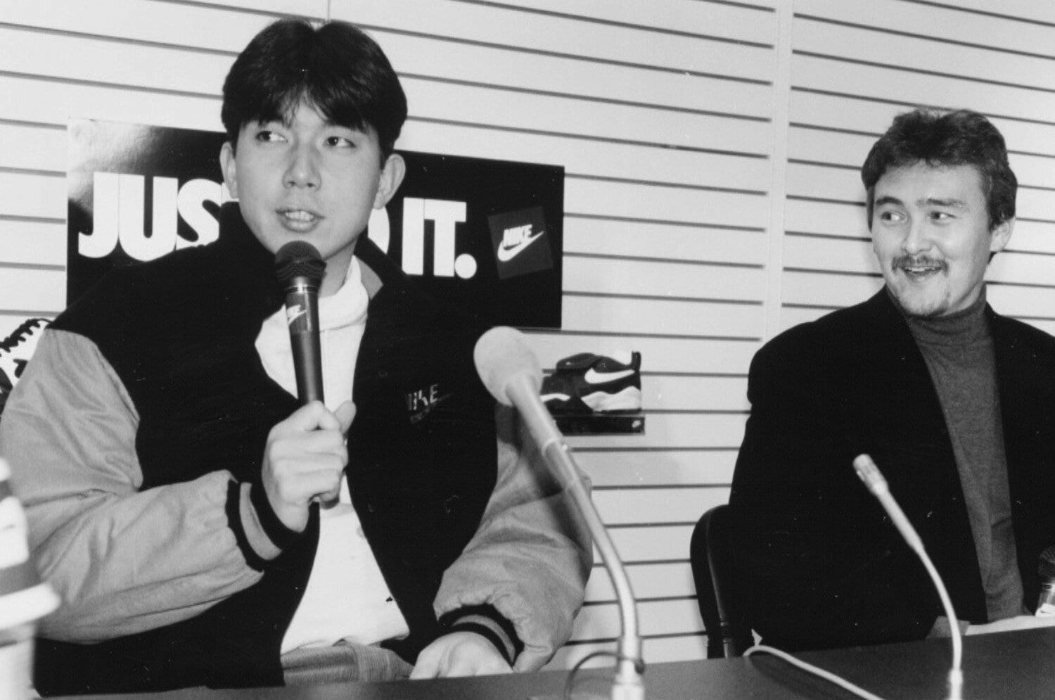 事実上、日本で初めて「エージェント」という存在を知らしめることになった団野村(右) ©KYODO