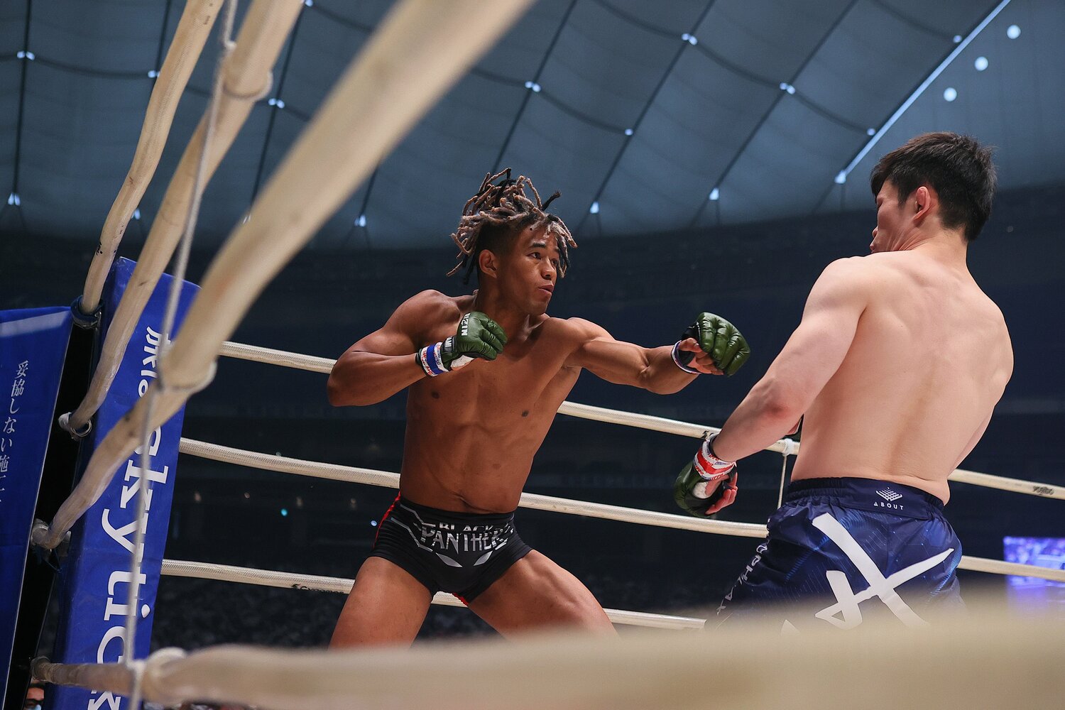 惜しくもスプリット判定で敗れるも、ベイノアはMMAデビュー戦で弥益ドミネーター聡志と好勝負を演じた　©RIZIN FF