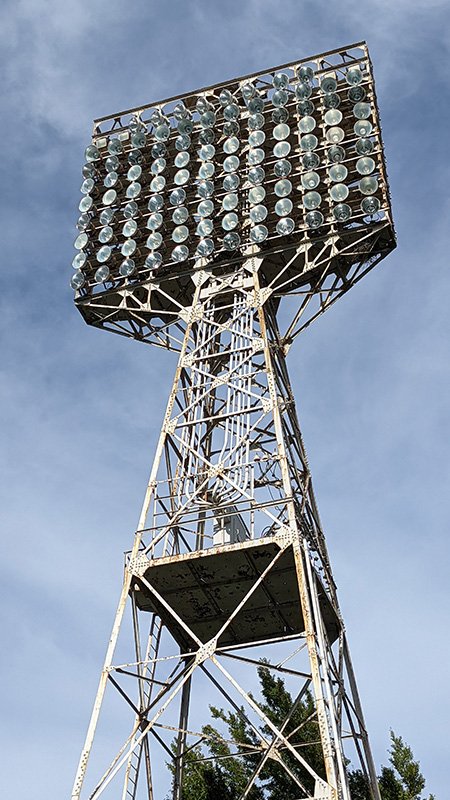現在の川崎球場の照明塔（筆者撮影）