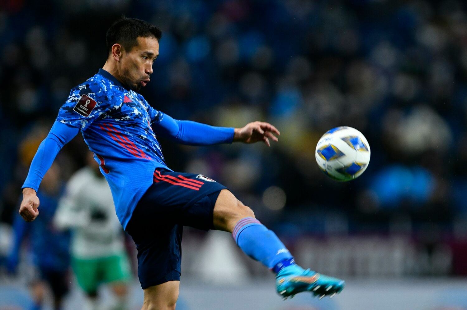 この日の長友は、熱量あふれるプレーぶりだった　©Takuya Sugiyama/JMPA