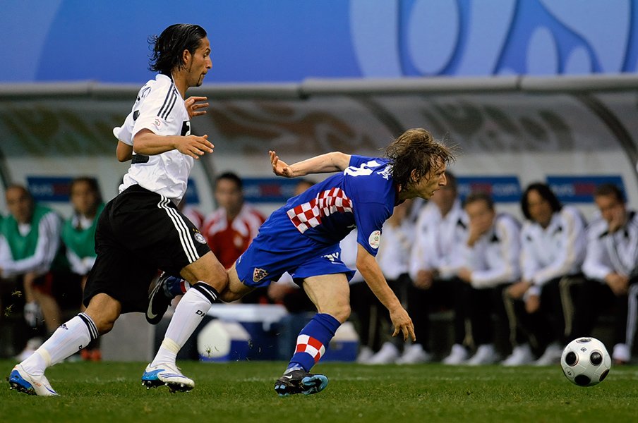 EURO2008、ドイツのクラニーとモドリッチのマッチアップ©Takuya Sugyama