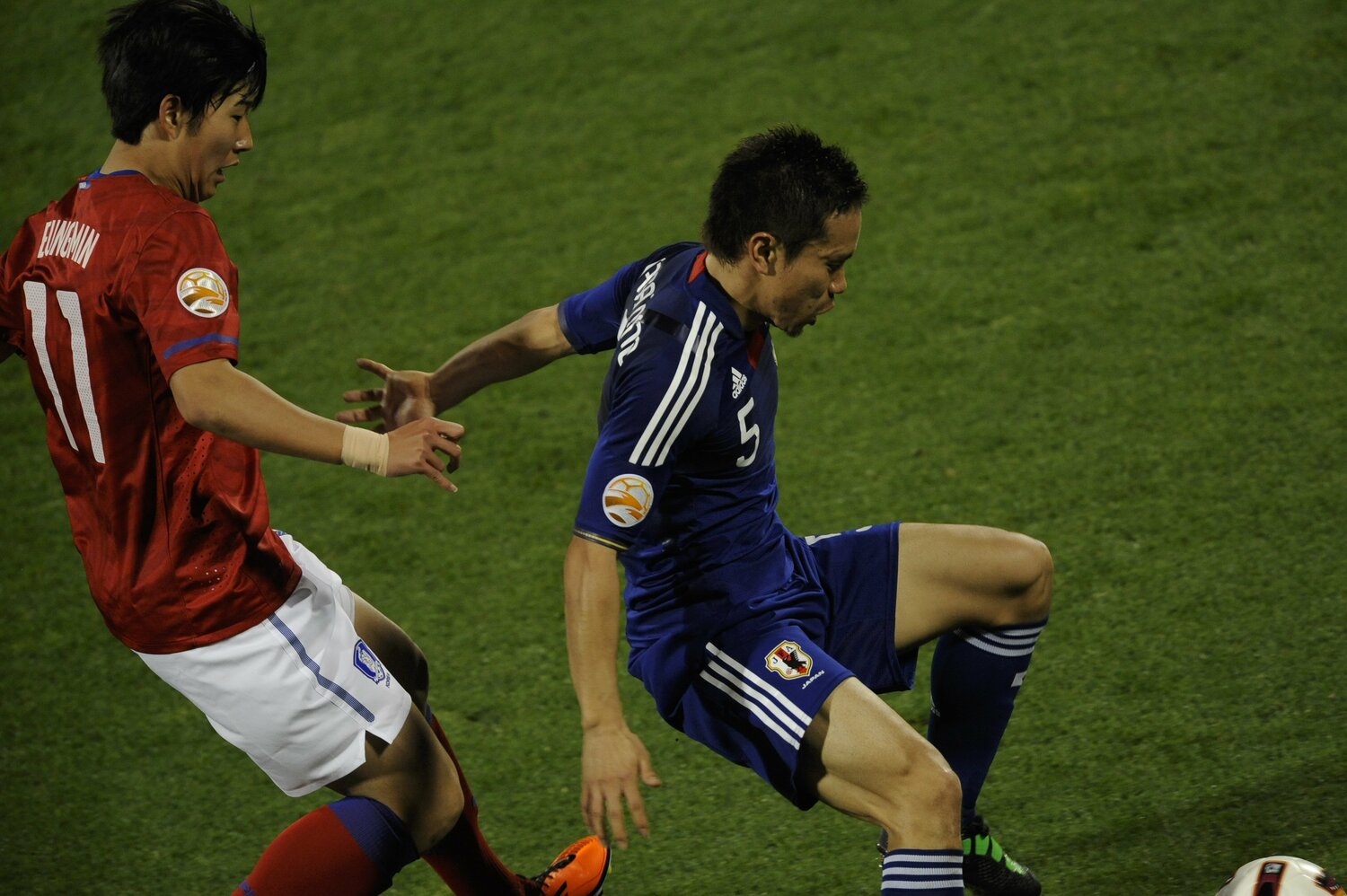 2011年のアジアカップ準決勝、長友佑都とソン・フンミンのマッチアップ　©Takuya Sugiyama