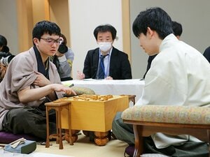 「AI評価値が30％→45％→73％→95％」藤井聡太23歳の逆転劇…“天才に再び敗れた天才”永瀬拓矢32歳との感想戦は「AI候補手に関心がなく」