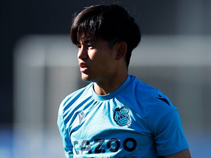 「クボは絶対フィットできる」現地ファンが期待… ソシエダ久保建英のユニ姿・力強さを日本人カメラマンがいち早く撮った〈子供に神対応〉＜Number Web＞ photograph by Daisuke Nakashima