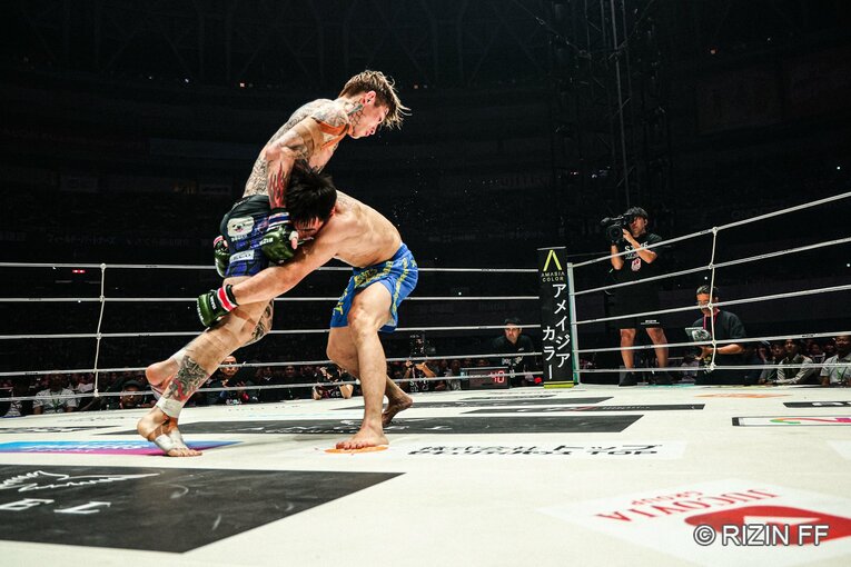 『超RIZIN.5』平本蓮vs.カルシャガ・ダウトベック　©RIZIN FF
