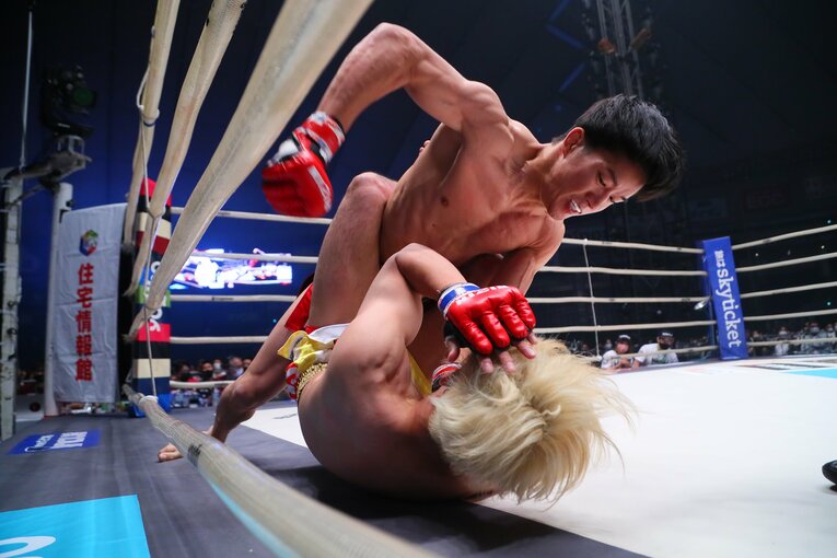 vs渡部修斗（1R・TKO勝利、2021年6月13日）　©RIZIN