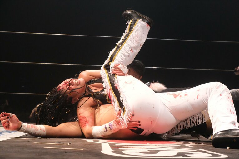 元パティシエが蛍光灯で殴り合い…“デスマッチアマゾネス”山下りなの媚びない魅力「犯罪以外なら何してもいい」 米国で男子相手に王座獲得(20)