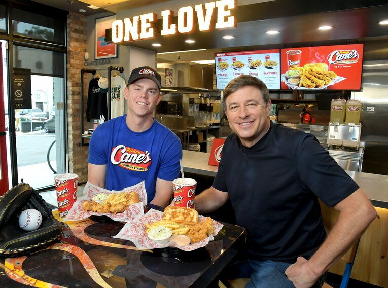 えっ…連覇のあとにスミスがポテトを揚げてる…　©Getty Images