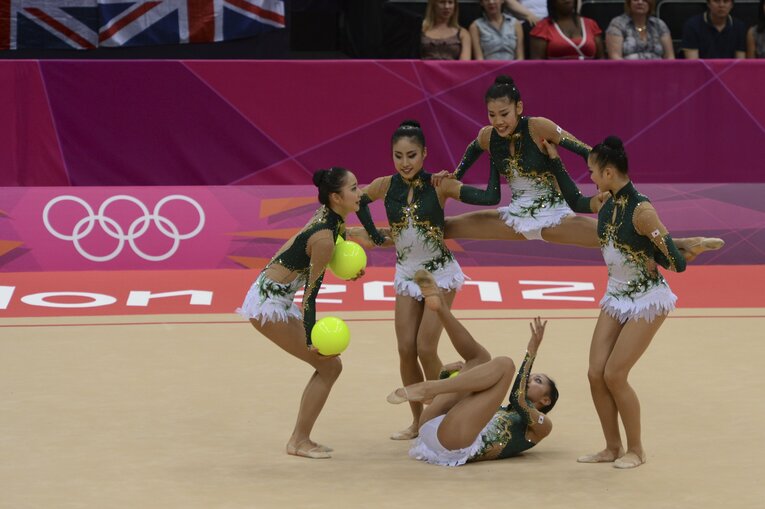 ロンドン五輪での新体操日本代表チームの演技　©︎JMPA