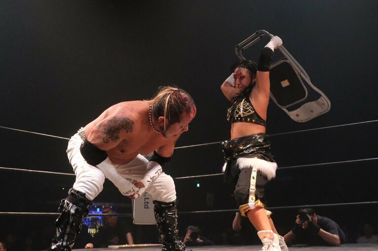 元パティシエが蛍光灯で殴り合い…“デスマッチアマゾネス”山下りなの媚びない魅力「犯罪以外なら何してもいい」 米国で男子相手に王座獲得(37)