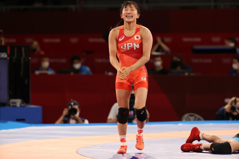 勝ち方がすごすぎる…レスリング金メダル須崎優衣（22）が吉田、伊調を超えた“パーフェクト”な記録とは？〈開会式の旗手でも話題〉(6)