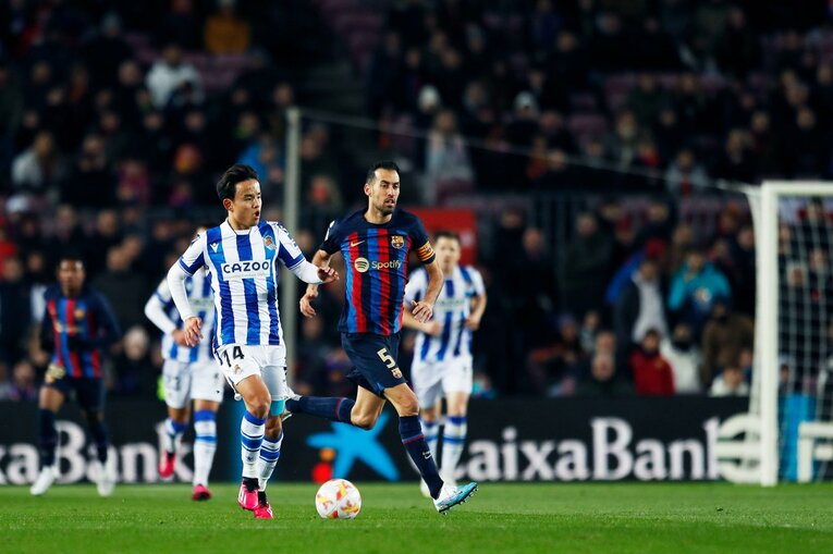 「クボのことは知ってるよ」バルササポに久保建英が笑顔で… 放送なしが惜しい「名手ブスケッツが声を荒げた」鮮烈プレー〈現地撮影〉(19)