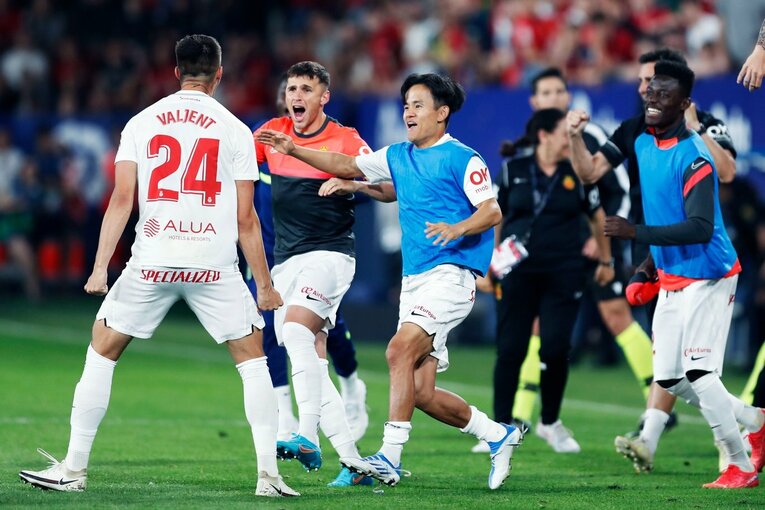 久保建英がGK姿？奇跡の残留に歓喜、“ズボンを抜いだお宝写真”も… 「苦しんだタケのリーガ3年目」をカメラマン視点で振り返る(43)