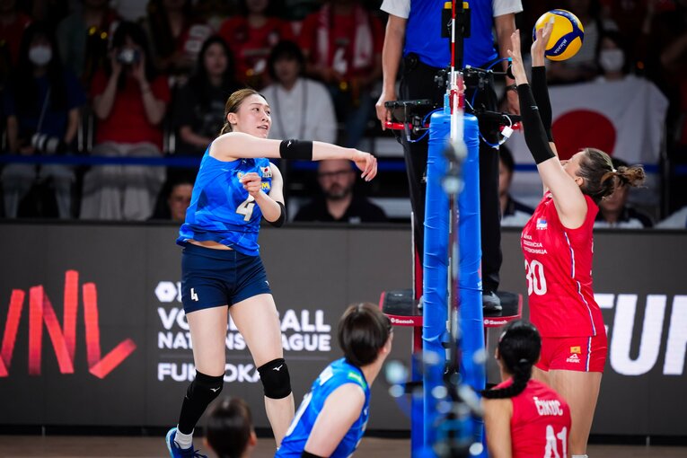 石川真佑（VNLセルビア戦）©︎Volleyball World