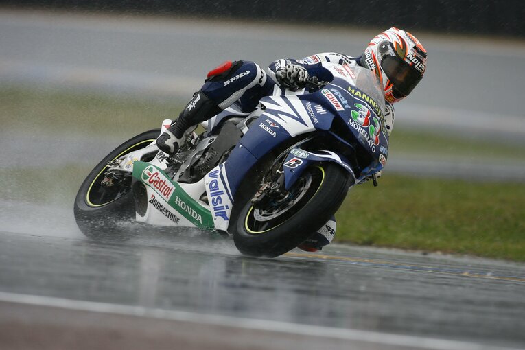 2007年のマルコ・メランドリとRC212V　©HRC