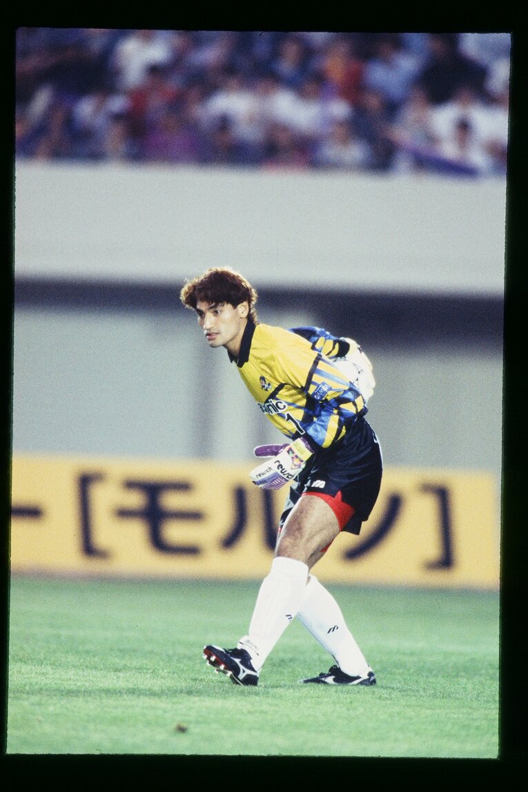 1993年7月のサンフレッチェ広島戦。本並は腎臓破裂しながらもプレーを続行した　©J.LEAGUE