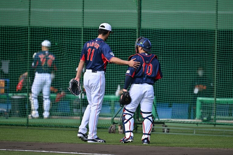 3日目にライブBPとして登板したとき、甲斐と握手　©︎Hideki Sugiyama