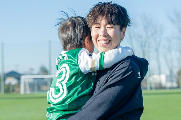 公式戦復帰までに負傷と育児という想定外の出来事が続いた岩清水梓。ただ、息子の存在に救われたという ／ photograph by Miki Sano