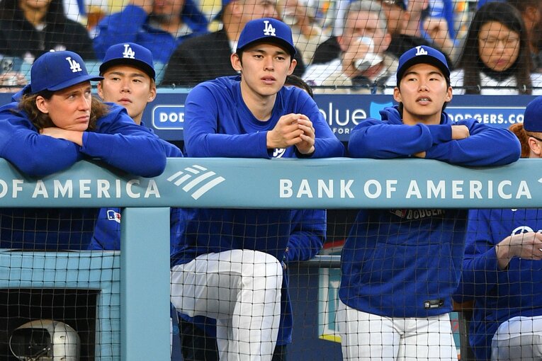 グラスノー、山本由伸ともに先発として高額年俸もしくは長期契約となっているが　©Getty Images