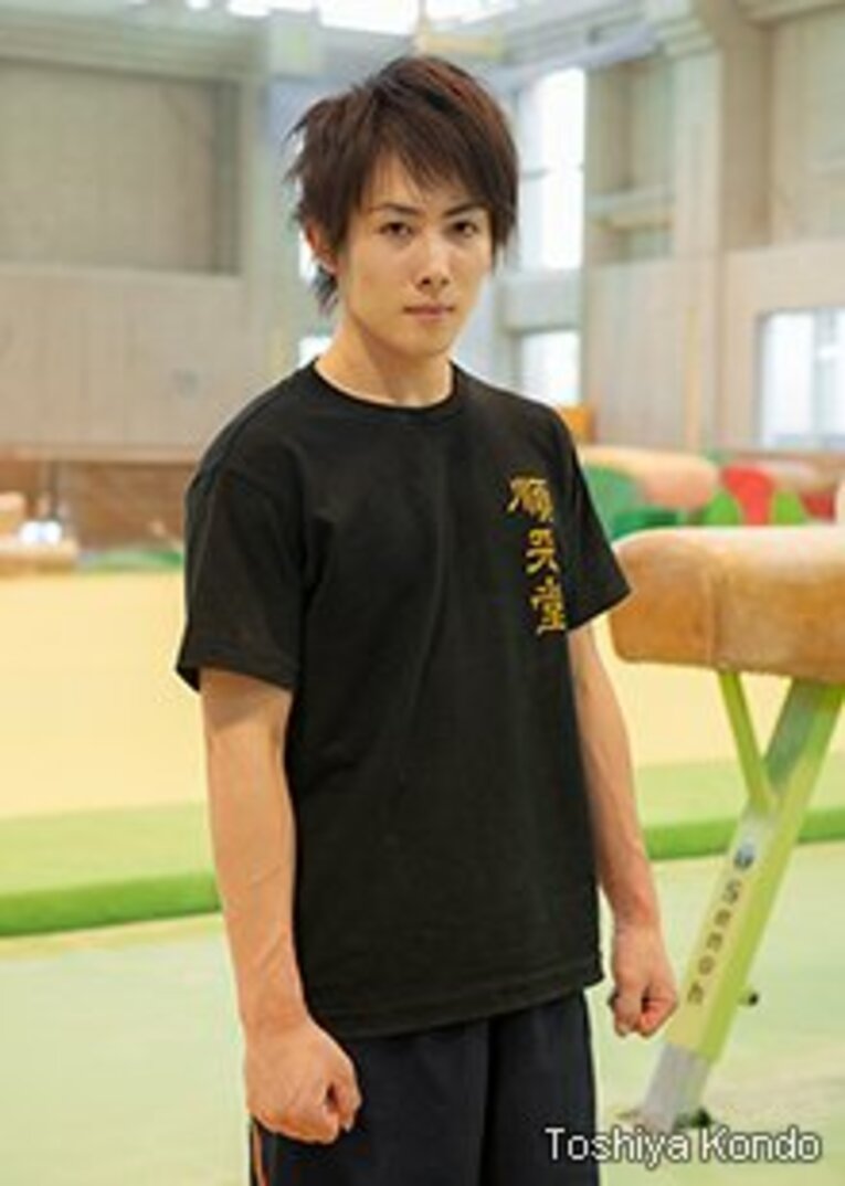 加藤凌平　Ryohei Kato
1993年9月9日、静岡県生まれ。'12年に順天堂大学へ入学し、同年の全日本学生選手権個人総合を1年生で優勝。ロンドン五輪日本代表に選出され、団体総合で銀メダルを獲得。'13年全日本選手権個人総合は内村航平に続き2位。162cm、54kg。