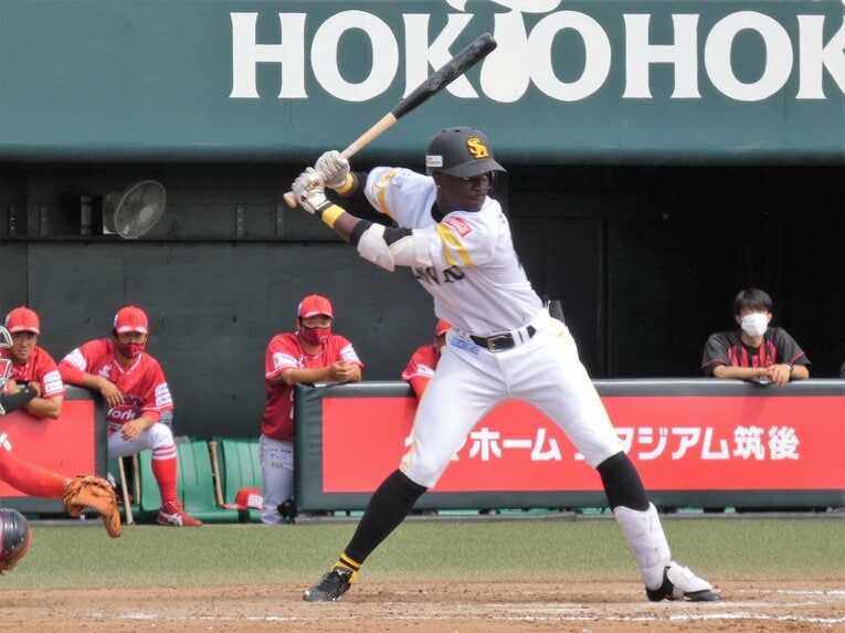 右投右打の外野手・シモン ©Kotaro Tajiri