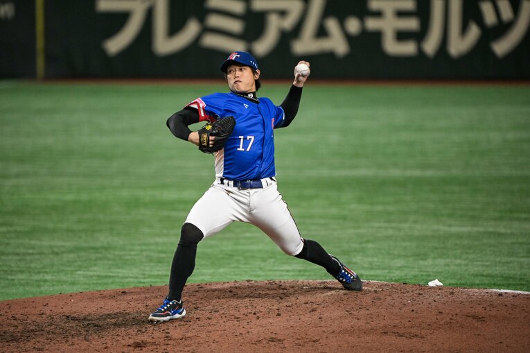 プレミア12決勝戦、8回に登板した陳冠宇はDeNA・ロッテで通算11勝を挙げている　©Nanae Suzuki