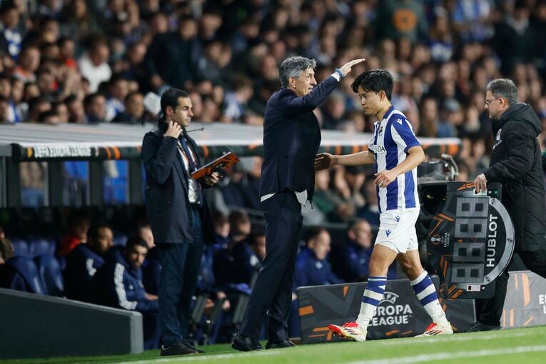 イマノル監督から「頭ポンポン」©Daisuke Nakashima