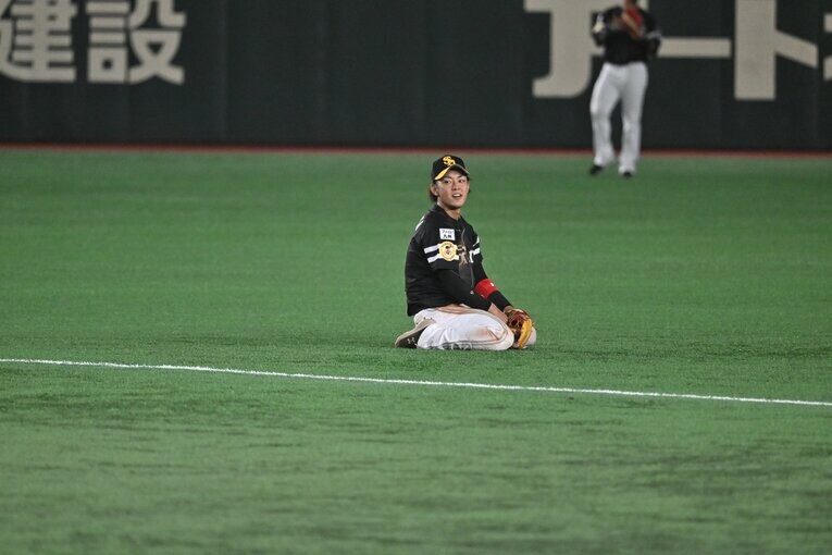 今宮健太の空中アクロバティックプレー（6/6）　©Hideki Sugiyama