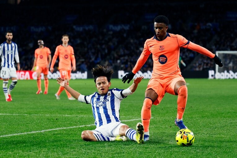 久保建英ケガの瞬間…じつは“バルサ選手もガク然”「9日間で3戦300分超→中4日スタメン」「昨日タケ、残念だったな」撮影カメラマンが見た全事実(12)