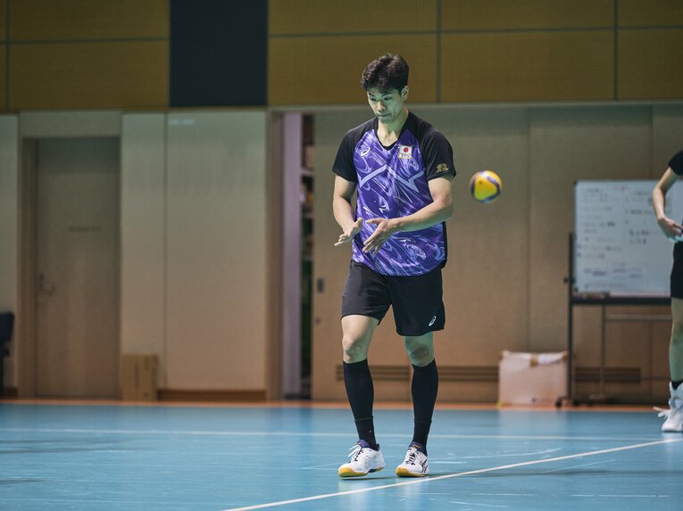 日本代表の合宿で汗を流す宮浦　©︎Yuki Suenaga