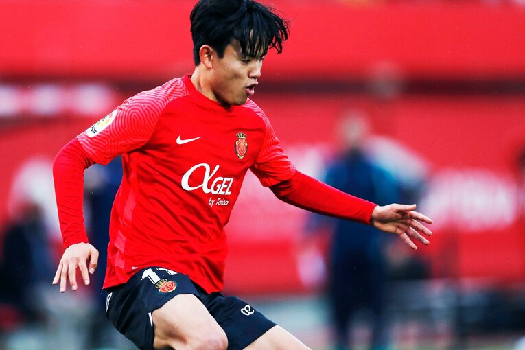 久保建英がGK姿？奇跡の残留に歓喜、“ズボンを抜いだお宝写真”も… 「苦しんだタケのリーガ3年目」をカメラマン視点で振り返る(41)