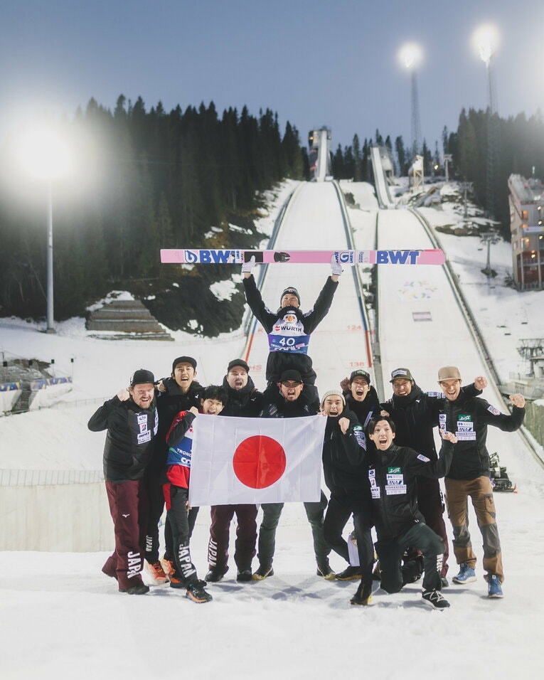 スキージャンプ日本代表チーム。今回の“事件”は競技にどんな影響を与えるか　©︎JIJI PRESS