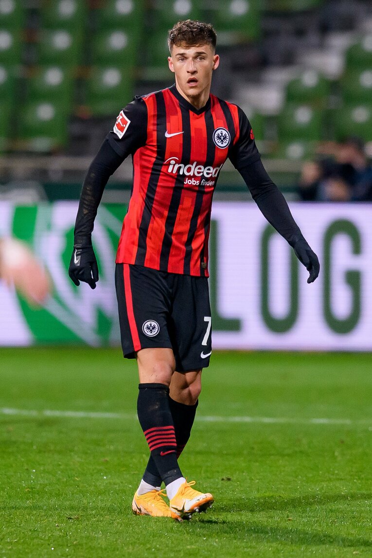 鎌田大地と同じドイツ・フランクフルトでプレーするアイディン・フルスティッチも要注意だ　©Getty Images 