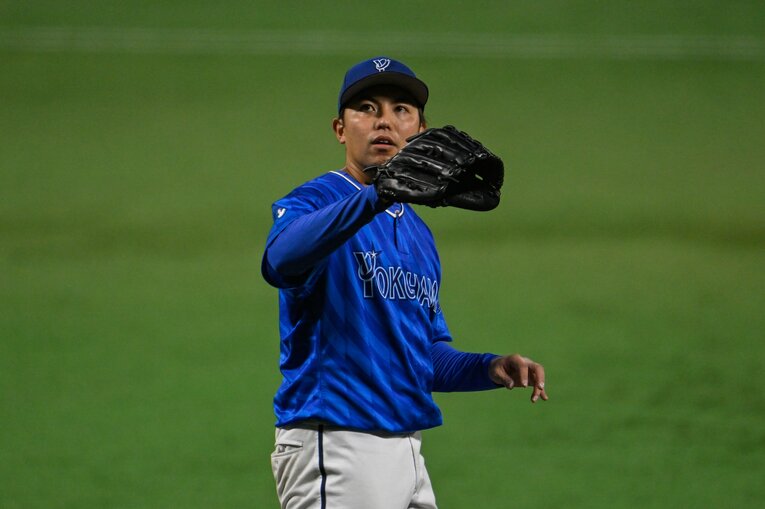 日本シリーズ第3戦、力投する東克樹　©Nanae Suzuki