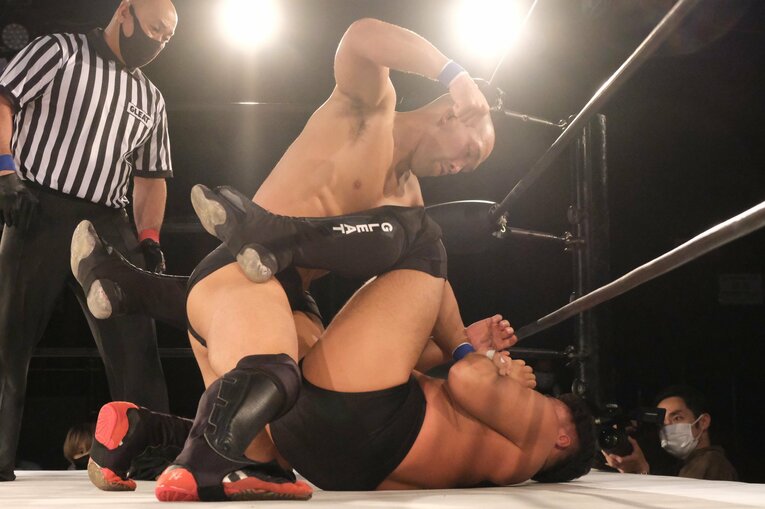 「腹立たしいんですよ」“2021年のUWF”は殺伐とした対抗戦に　佐藤光留はなぜ田村潔司に激怒したのか？(33)