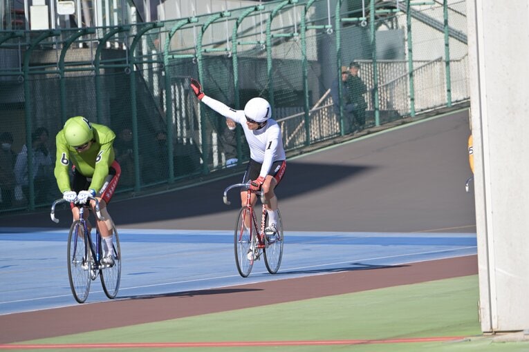 2024年12月23日、現役最後のレースで通算909勝目を飾った神山雄一郎　©︎JKA