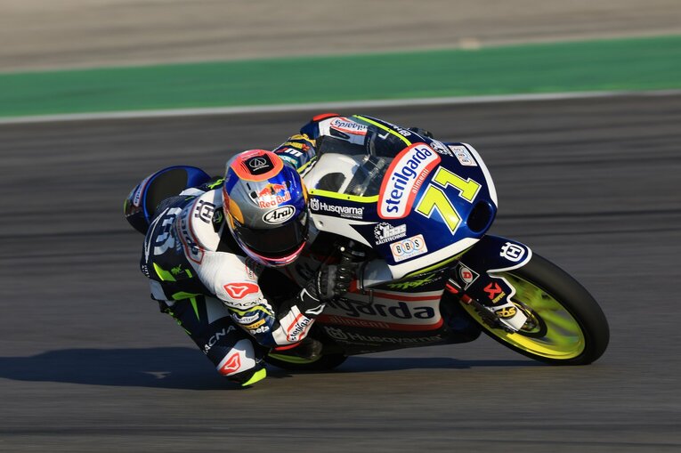 佐々木歩夢　photograph by Satoshi Endo