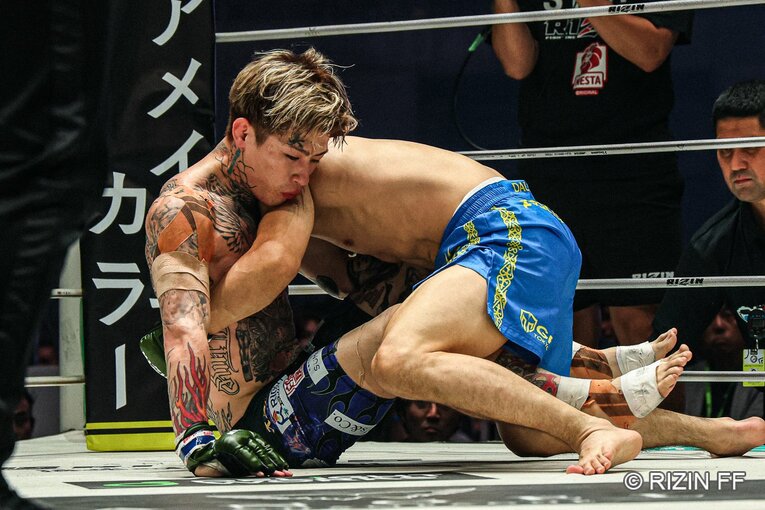 『超RIZIN.5』平本蓮vs.カルシャガ・ダウトベック　©RIZIN FF