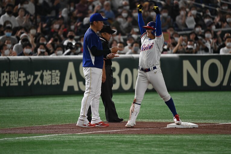 イチロー「僕がいなかったらできないから」女子高校選抜戦までの怪我とプレッシャーとの“知られざる戦い”…試合後に輝いた“49歳の笑顔”(20)