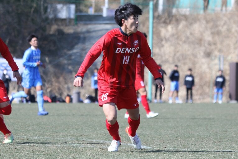 桐蔭横浜大時代、デンソーチャレンジカップで関東大学選抜Aの一員として出場する中野就斗 ©︎Takahito Ando