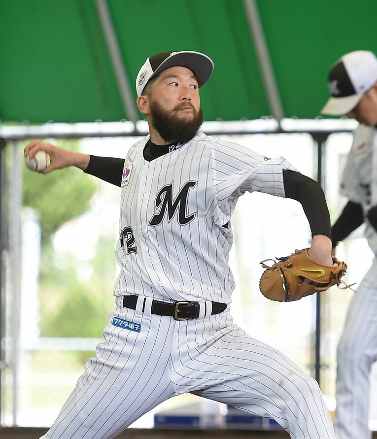 滑川高（富山）、中部大、東京ガスを経て、13年ドラフトで巨人、ロッテの2球団から1位指名を受けた。抽選の末、ロッテに入団した石川歩　©Sankei Shimbun