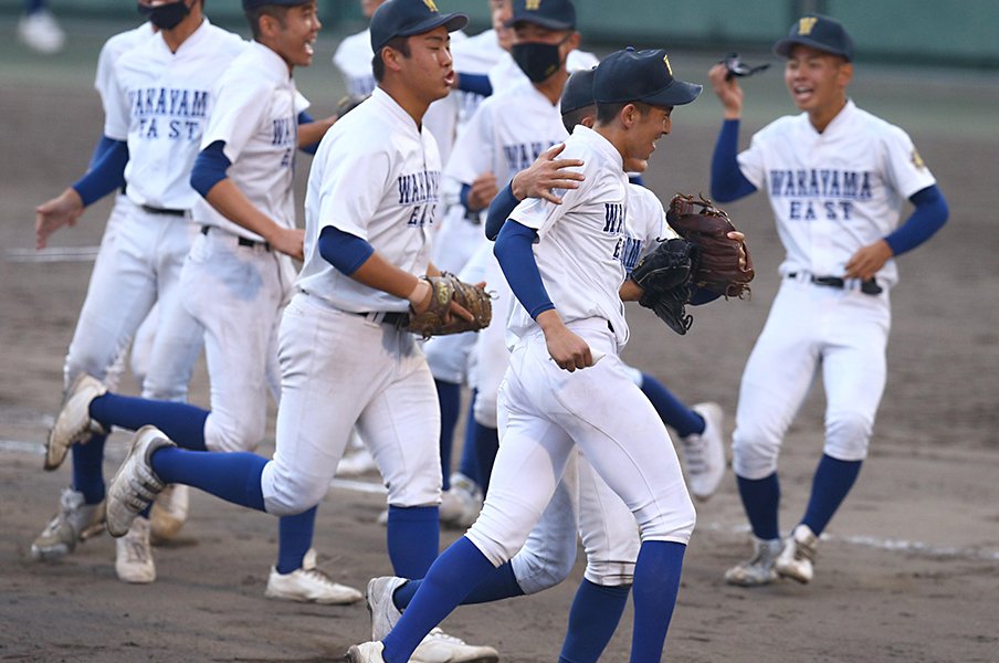 ちゃんと卒業したのは3年間で4人だけでした ヤンチャ集団だった高校野球部が決勝戦で大阪桐蔭と戦うまでの 11年間 21 Best5 高校野球 Number Web ナンバー