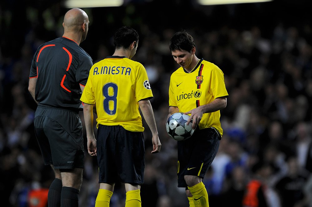 08-09シーズンのイニエスタとメッシ ©Takuya Sugiyama