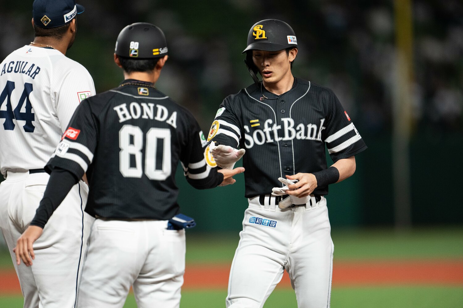 本多コーチと周東　©Nanae Suzuki