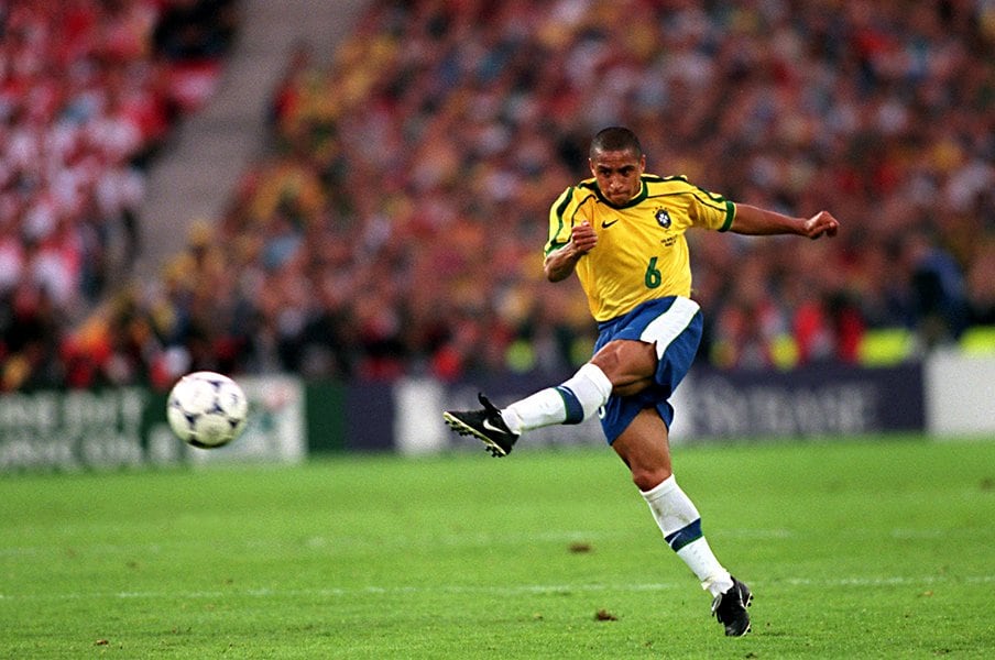 ロベカルの超絶FKとブラジル代表。夢の1997年とフランスW杯の失望。＜Number Web＞ photograph by AFLO
