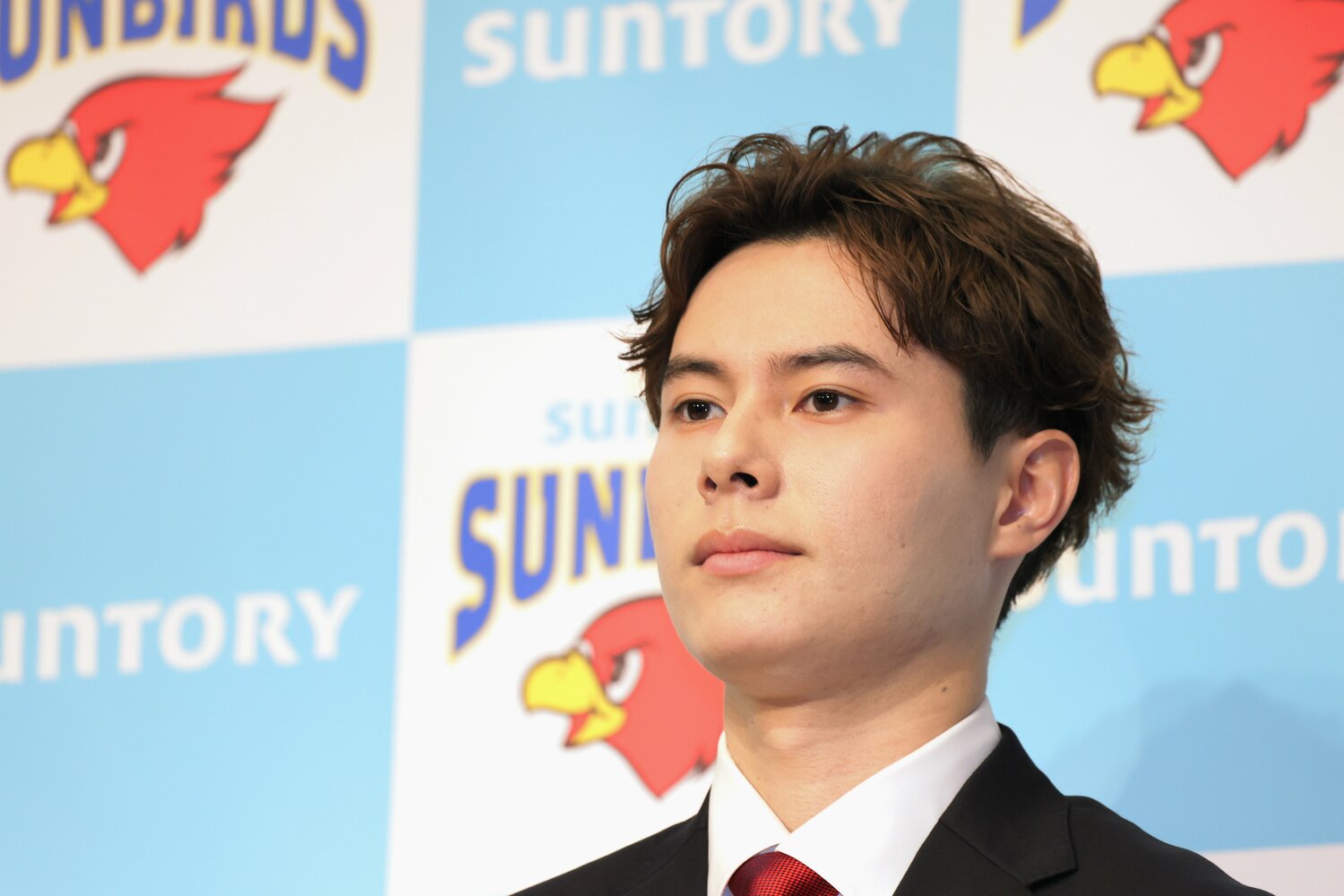 SVリーグ開幕元年、高橋藍の決断は大きな注目を集めた（2024年5月、サントリーサンバーズ大阪入団会見）©︎JIJI PRESS